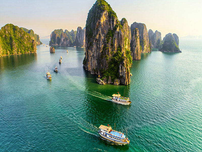 Vinh-Ha-Long-la-diem-du-lich-ly-an-tuong-o-mien-Bac