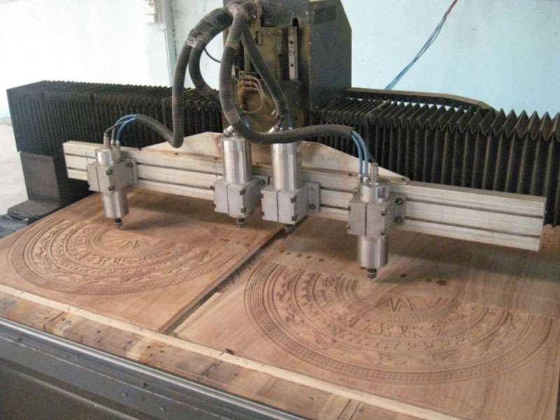 may-dieu-khac-go-cnc-hoat-dong