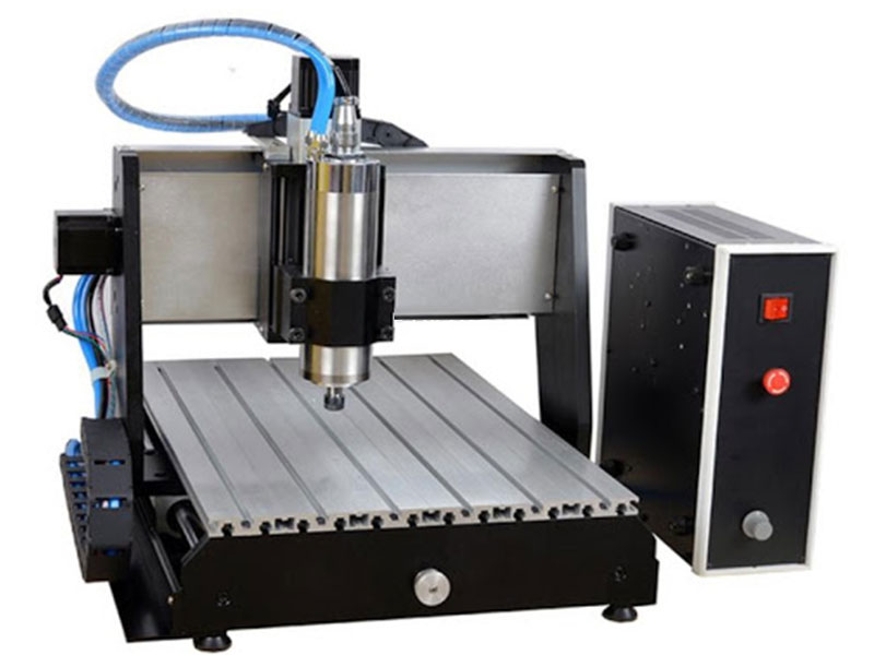 may-dieu-khac-kim-loai-CNC-4D