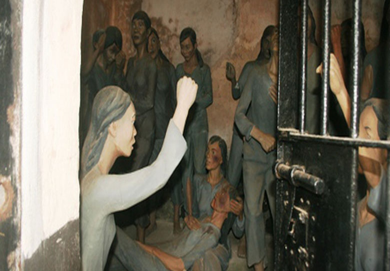 nha-tu-con-dao-rat-khac-nghiet